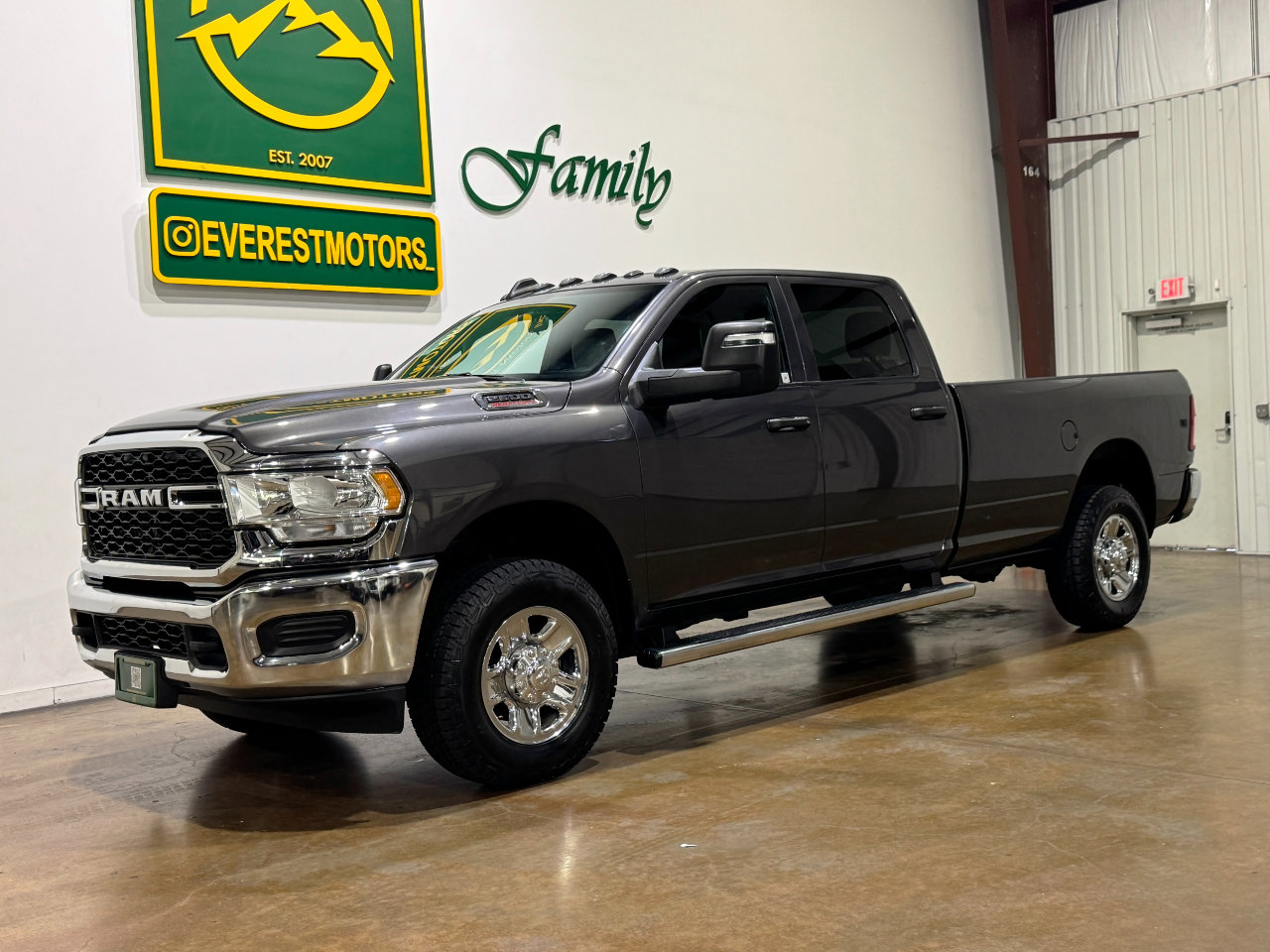 Used 2024 RAM 2500 Tradesman w/ Chrome Appearance Group image 3