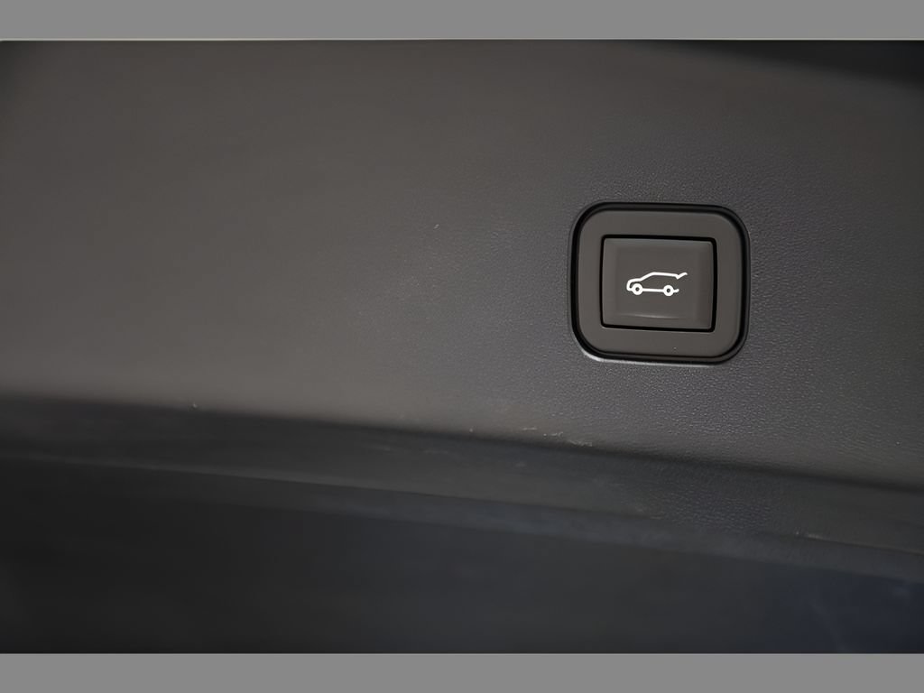 Used 2026 Cadillac Vistiq Platinum w/ LPO, Floor Liner Package AWD/4WD image 25