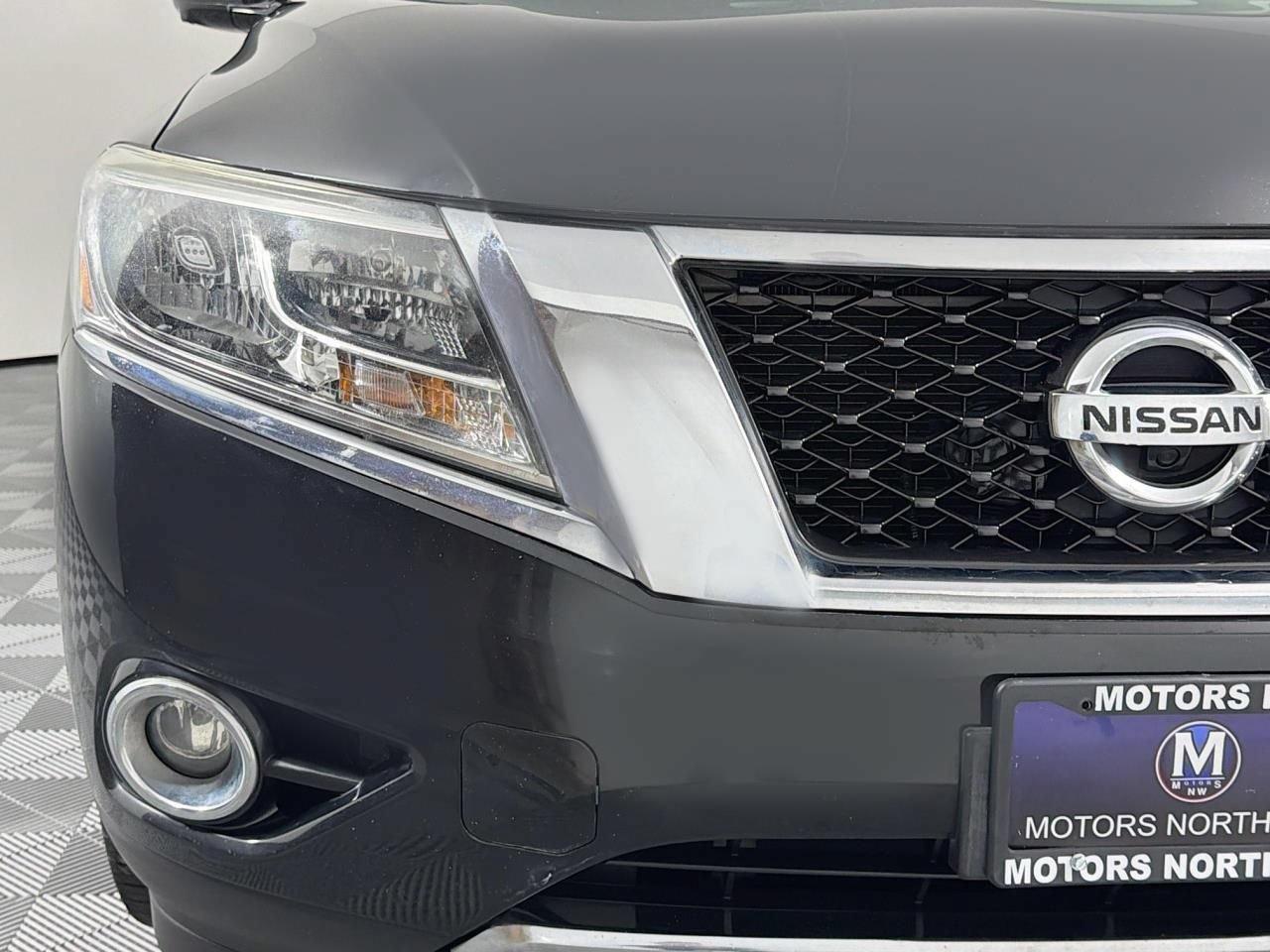 Used 2015 Nissan Pathfinder Platinum w/ Family Entertainment Package AWD/4WD image 3
