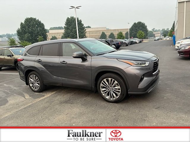 Used 2021 Toyota Highlander Platinum AWD/4WD image 3