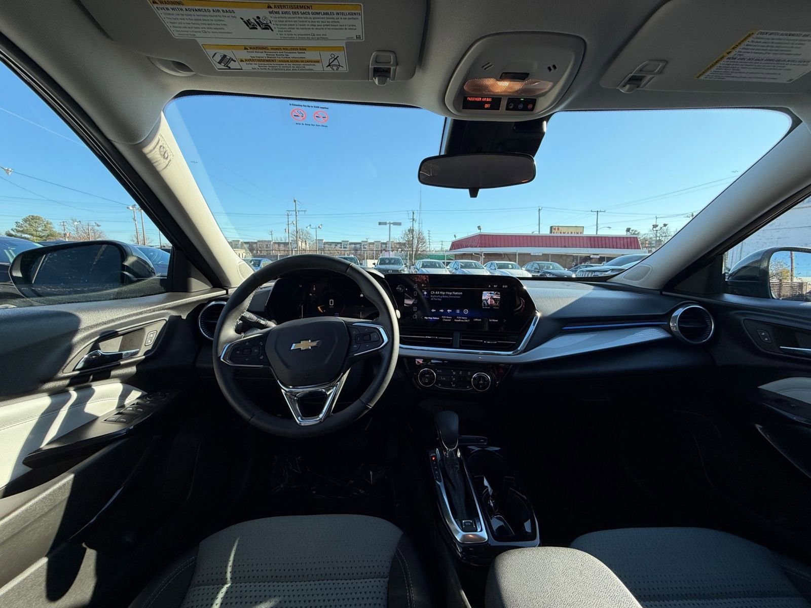 Used 2025 Chevrolet Trax LT w/ LT Convenience Package image 31