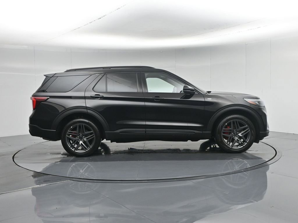 Used 2025 Ford Explorer ST-Line w/ ST-Line Street Pack image 28
