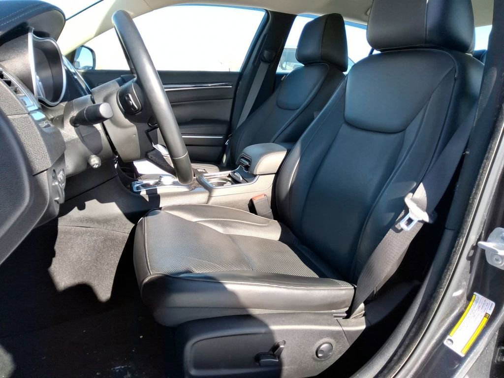 Certified 2022 Chrysler 300 Touring L w/ Comfort Group image 12