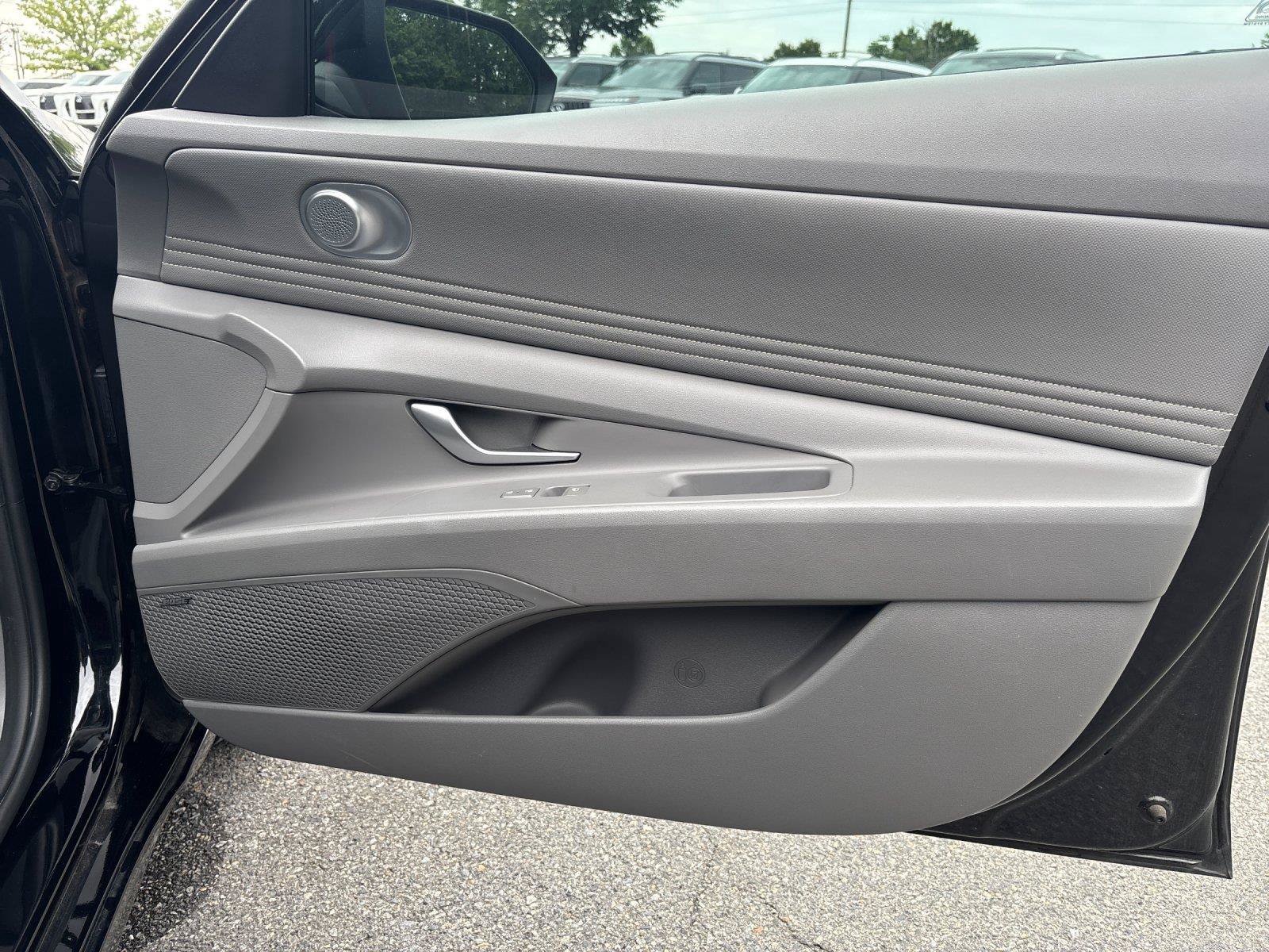 Used 2022 Hyundai Elantra SEL w/ Convenience + Premium Package FWD image 37