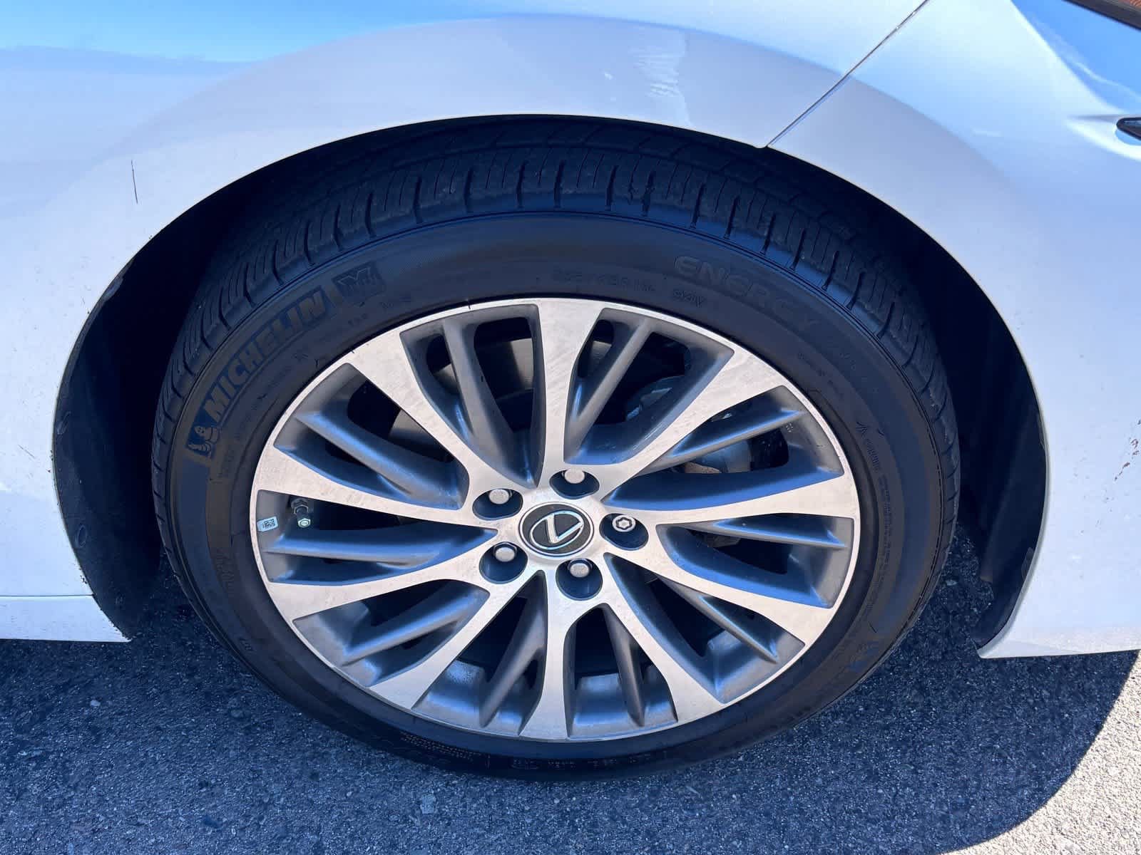 Used 2019 Lexus ES 300h w/ Premium Package FWD image 7