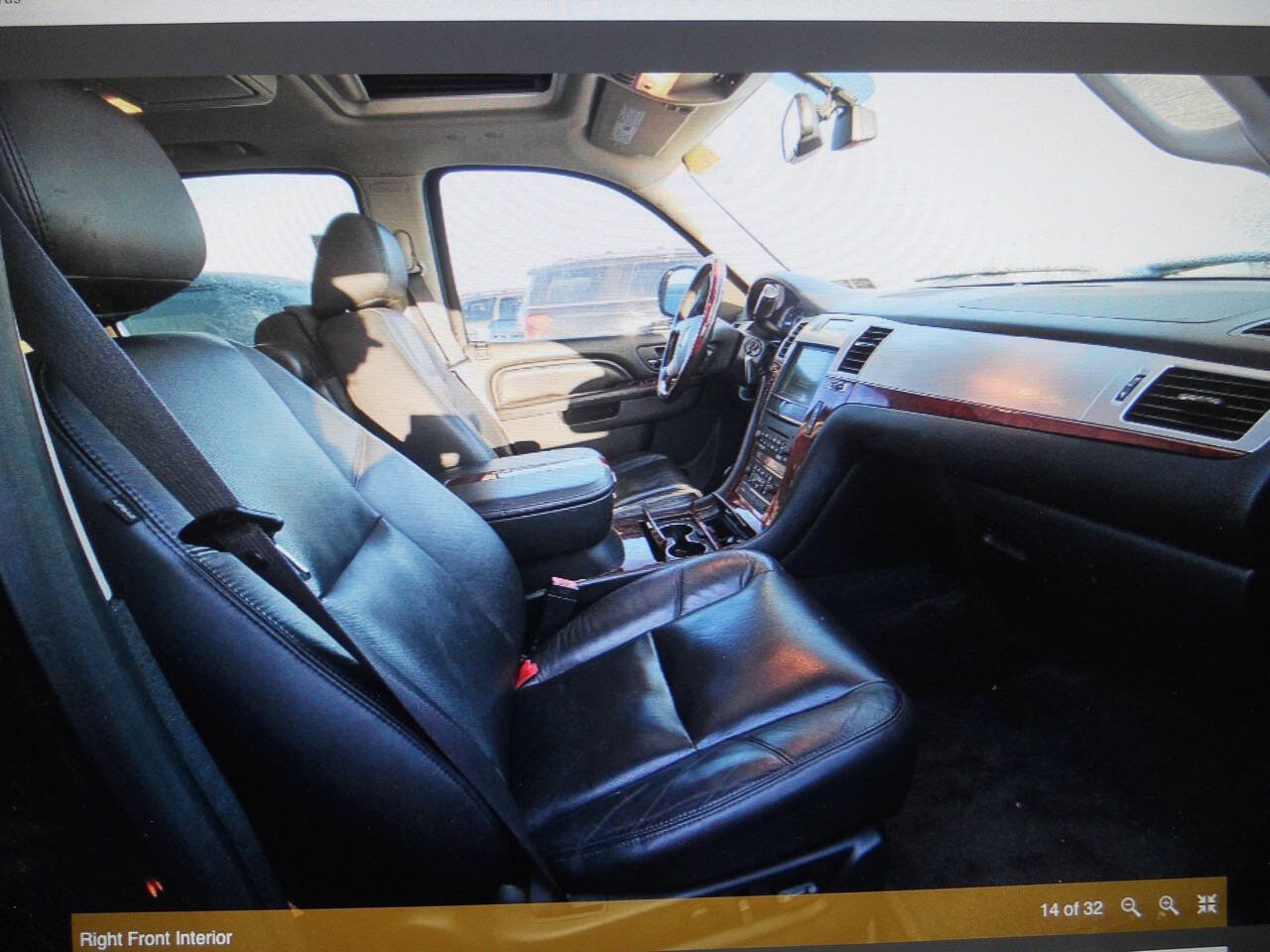 Used 2011 Cadillac Escalade Luxury image 17