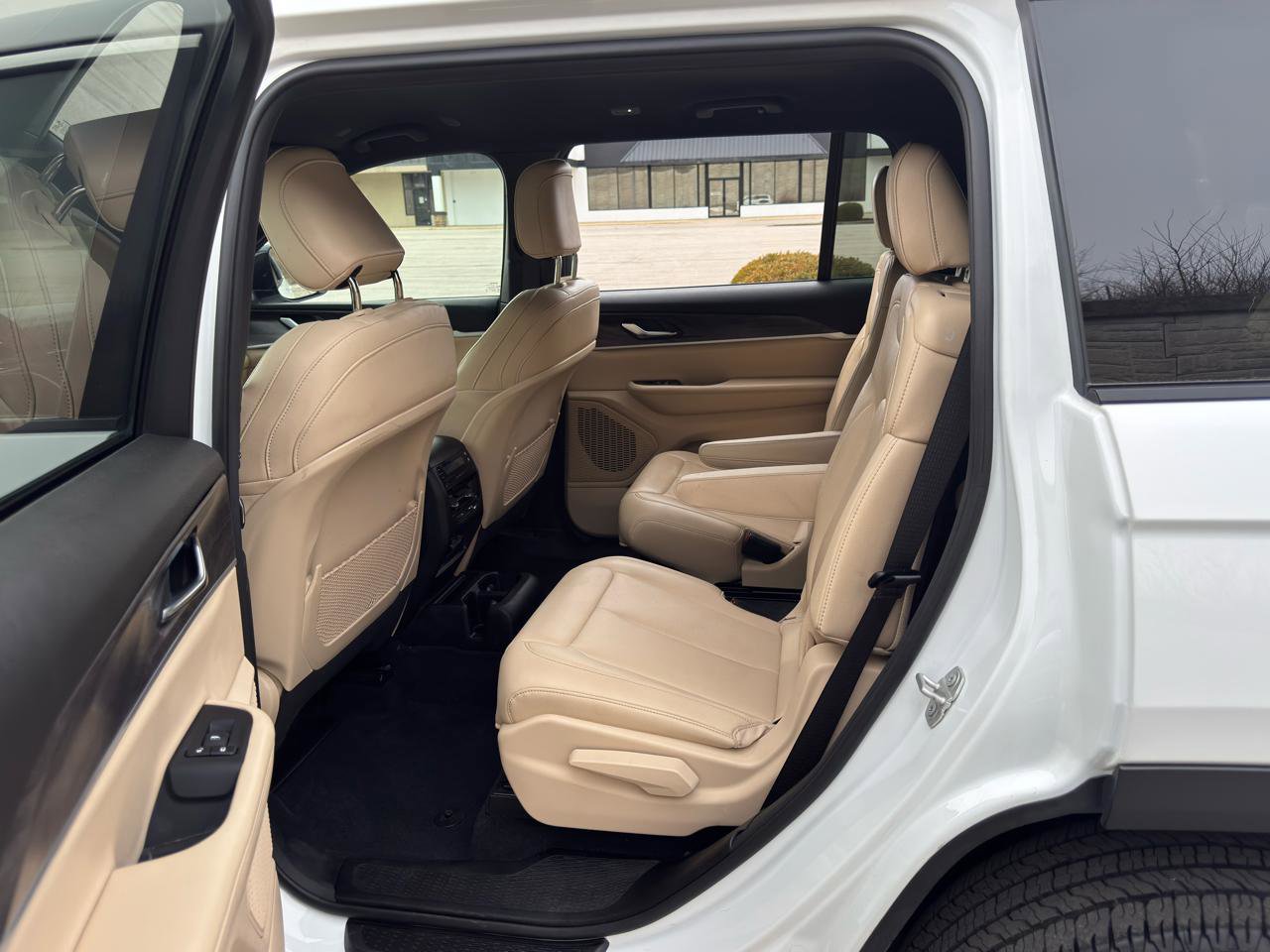 Used 2024 Jeep Grand Cherokee L Limited image 48