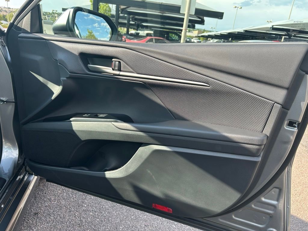 Used 2025 Toyota Camry SE image 30