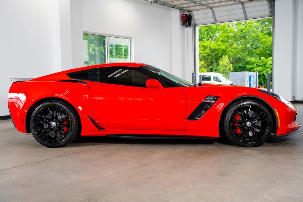 Used 2018 Chevrolet Corvette Z06 RWD image 11