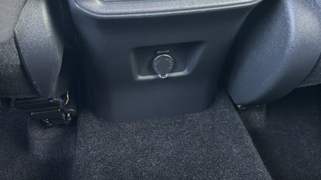 Used 2025 Toyota RAV4 LE AWD/4WD image 9