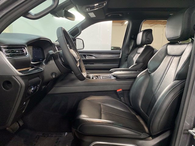 Used 2023 Jeep Wagoneer 4WD w/ Premium Group I image 20