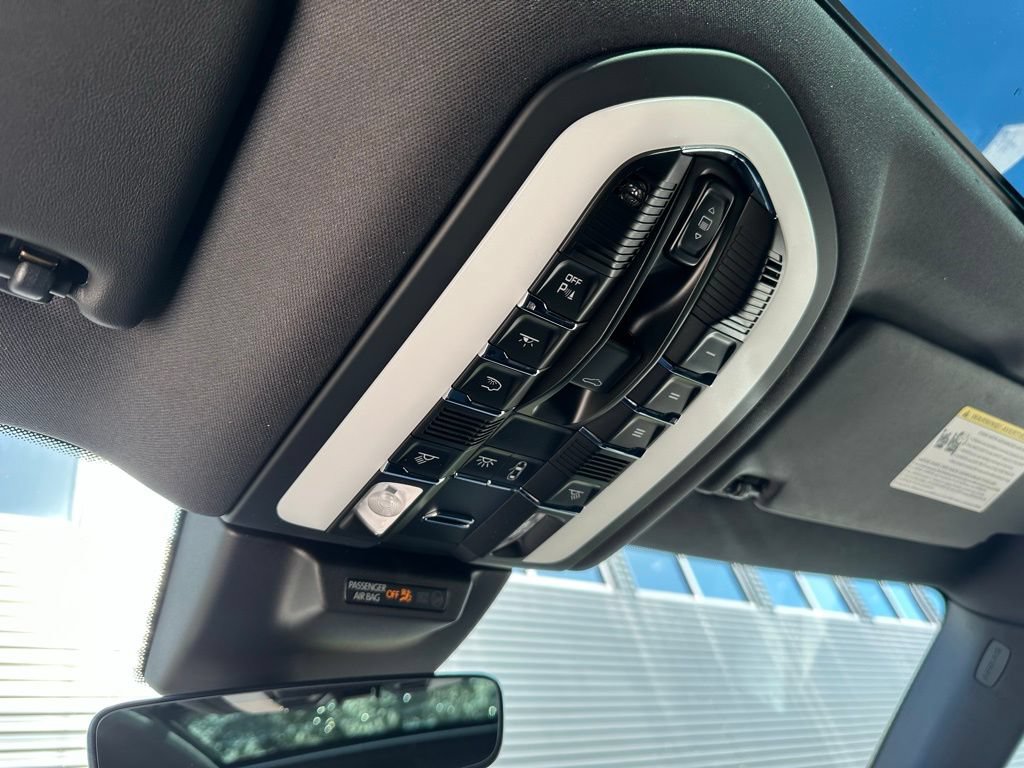 Certified 2026 Porsche Macan Turbo AWD/4WD image 35