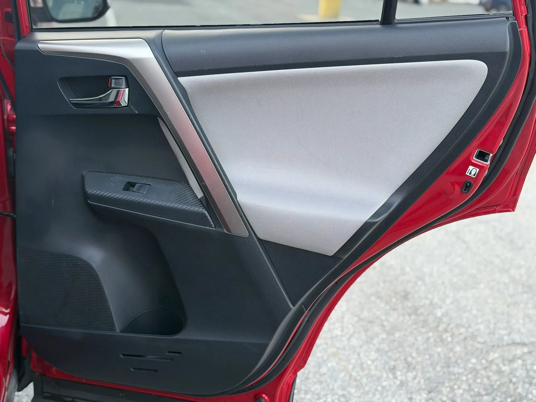 Used 2015 Toyota RAV4 XLE image 34