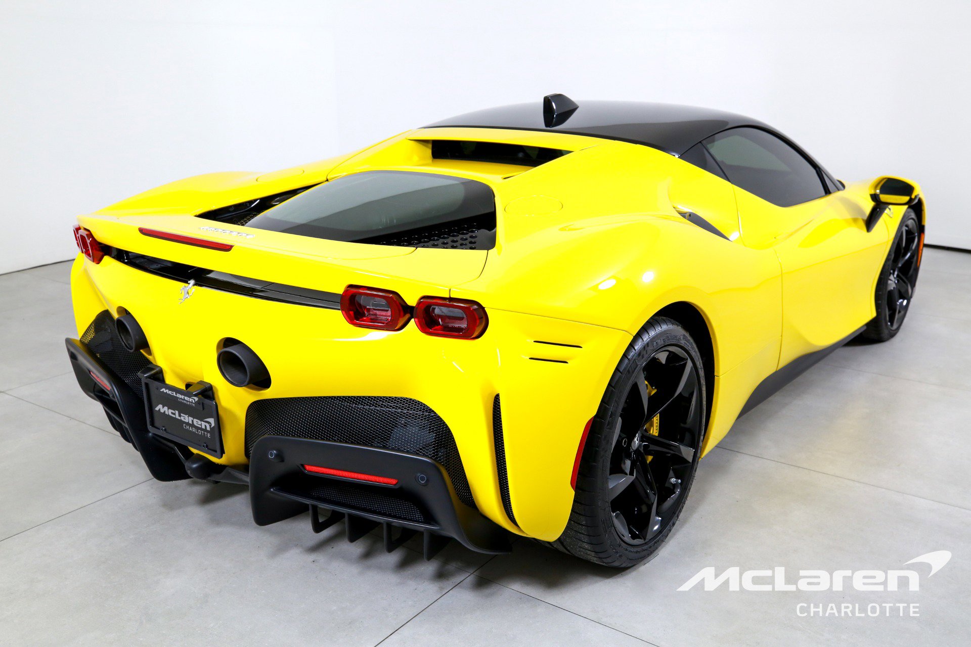 Used 2022 Ferrari SF90 Stradale image 8