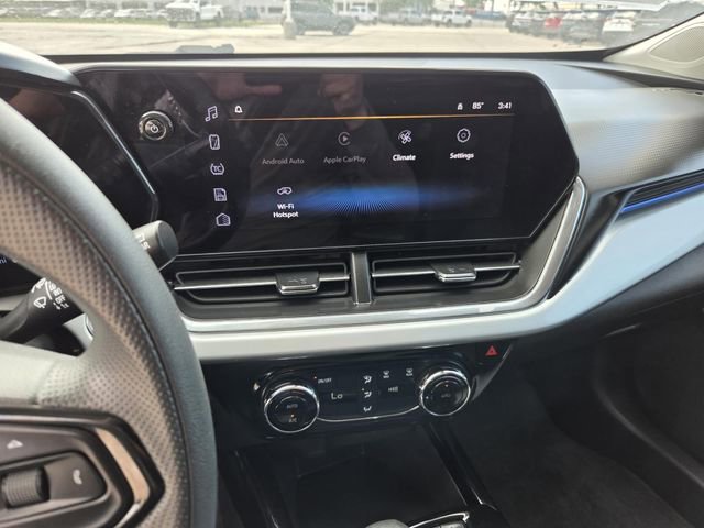 Used 2025 Chevrolet Trax LT FWD image 9