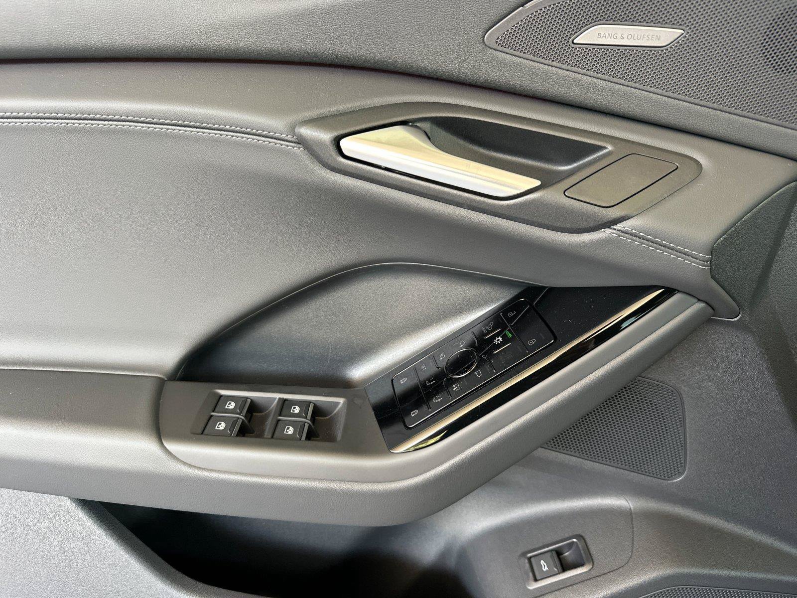 New 2027 Audi SQ6 e-tron Premium Plus AWD/4WD image 10