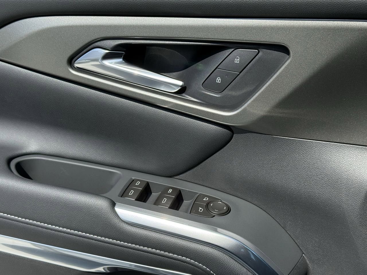 New 2026 Chevrolet Traverse LT w/ Driver Confidence Package FWD image 20