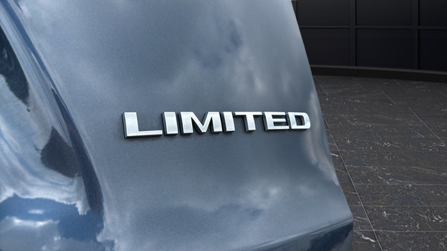 Used 2019 Jeep Cherokee Limited AWD/4WD image 40