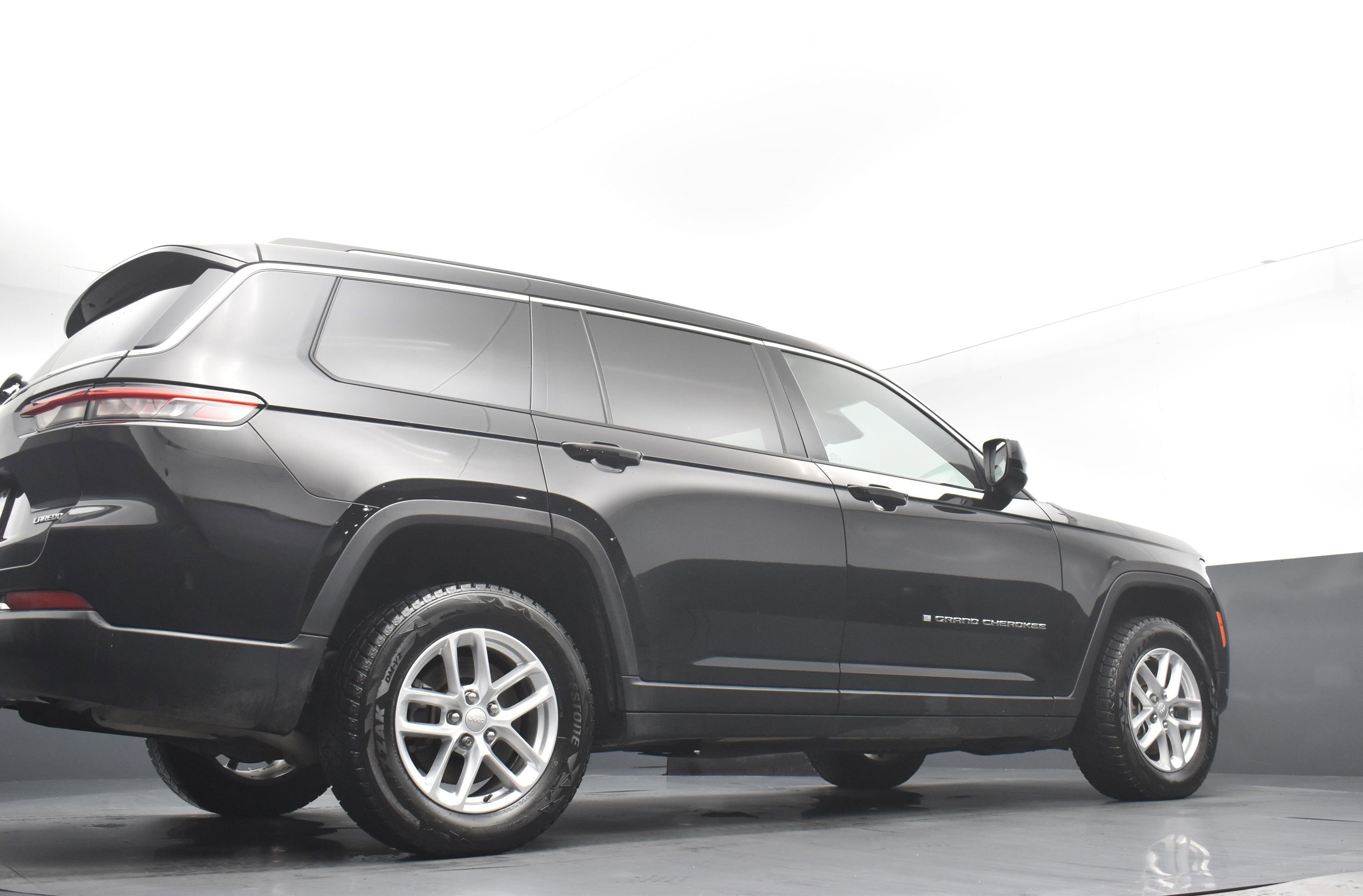 Used 2022 Jeep Grand Cherokee L Laredo w/ Luxury Tech Group I image 27