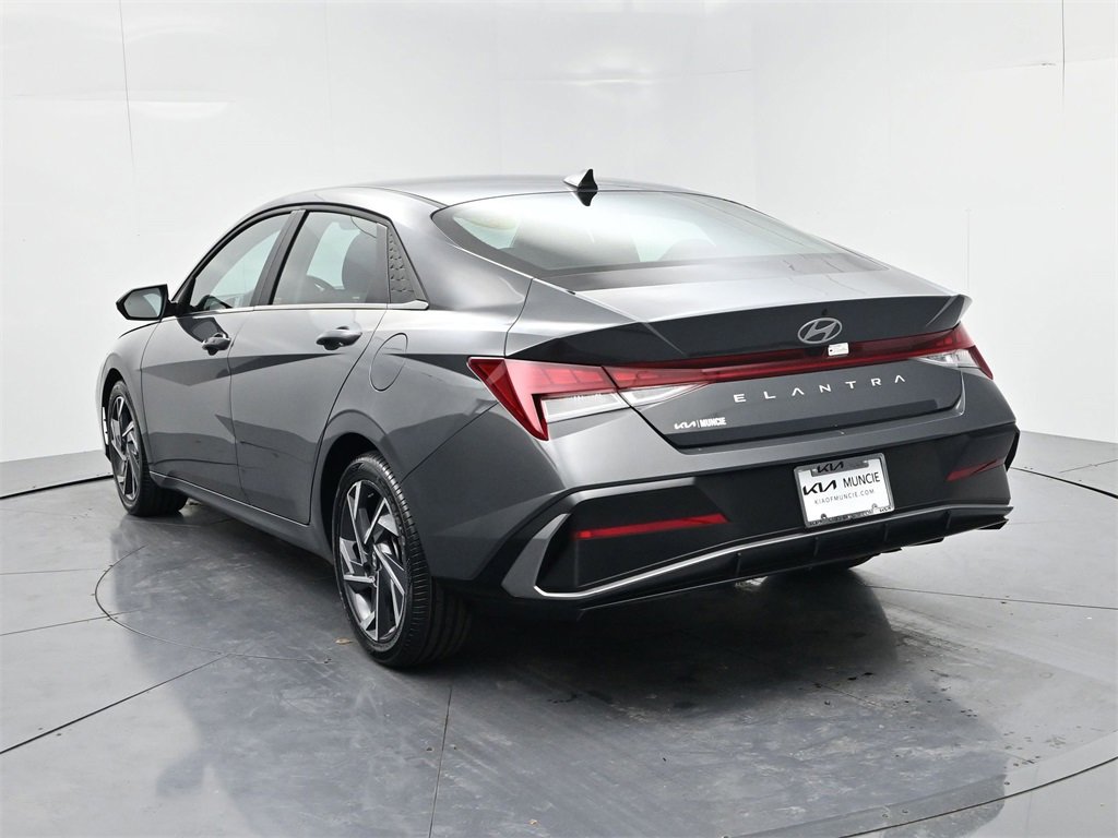 Used 2025 Hyundai Elantra SEL image 6