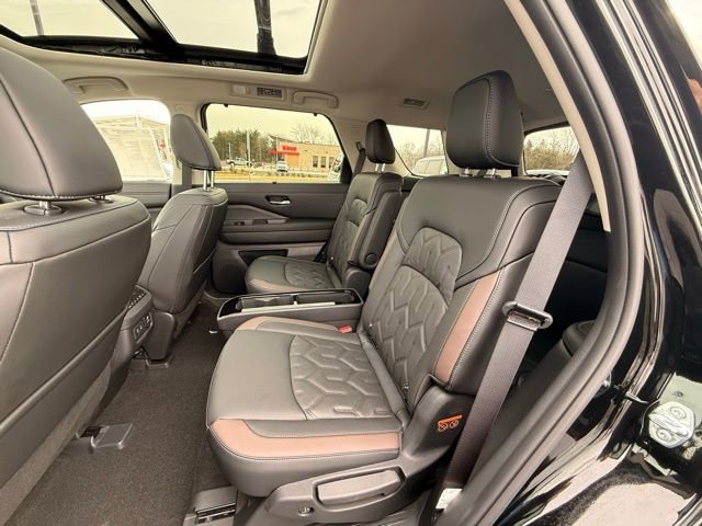 New 2026 Nissan Pathfinder Platinum image 15