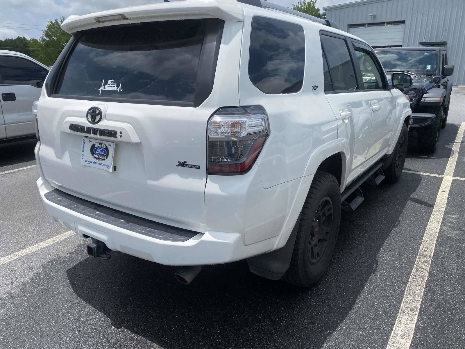Used 2022 Toyota 4Runner SR5 Premium w/ Moonroof Package RWD image 7