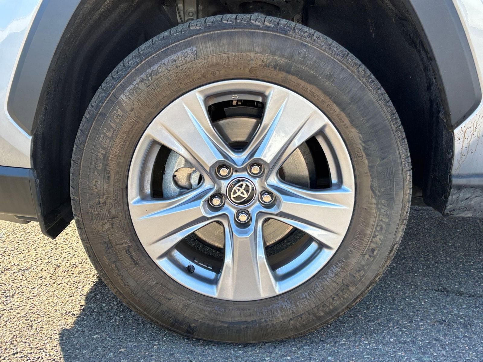 Used 2025 Toyota RAV4 XLE image 28