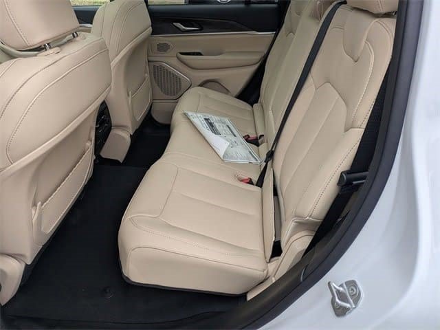 New 2026 Jeep Grand Cherokee Limited w/ Luxury Tech Group II AWD/4WD image 24