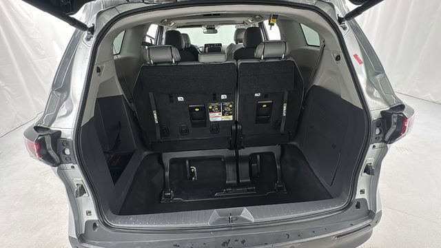 Used 2024 Toyota Sienna XLE image 17