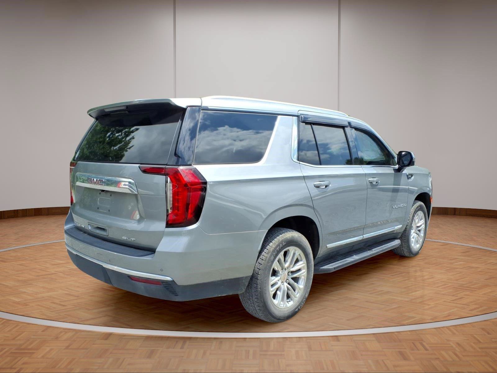 Used 2024 GMC Yukon SLT w/ SLT Luxury Package AWD/4WD image 7