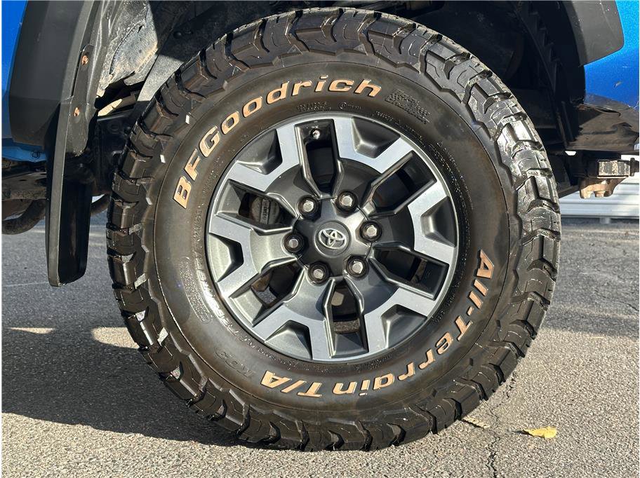Used 2017 Toyota Tacoma TRD Off-Road image 30