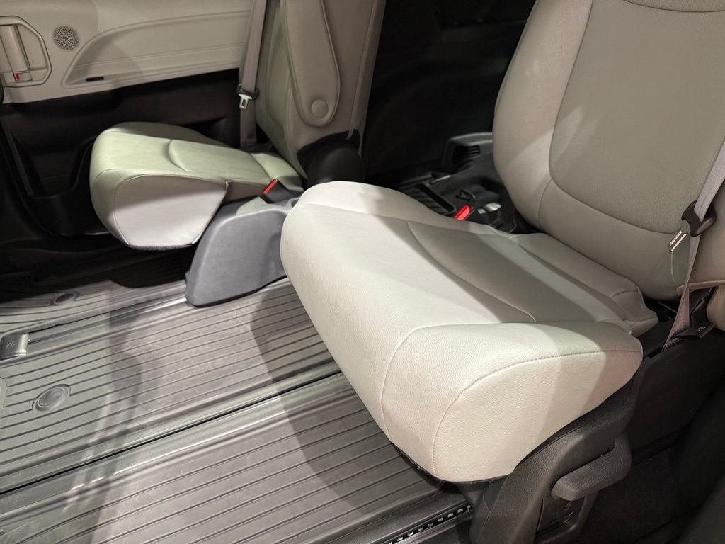 Certified 2025 Toyota Sienna XLE w/ XLE Plus Package AWD/4WD image 21