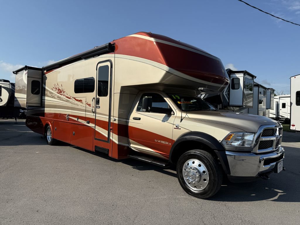 Used 2018 RAM 5500 SLT w/ Quick Order Package 29G SLT image 46