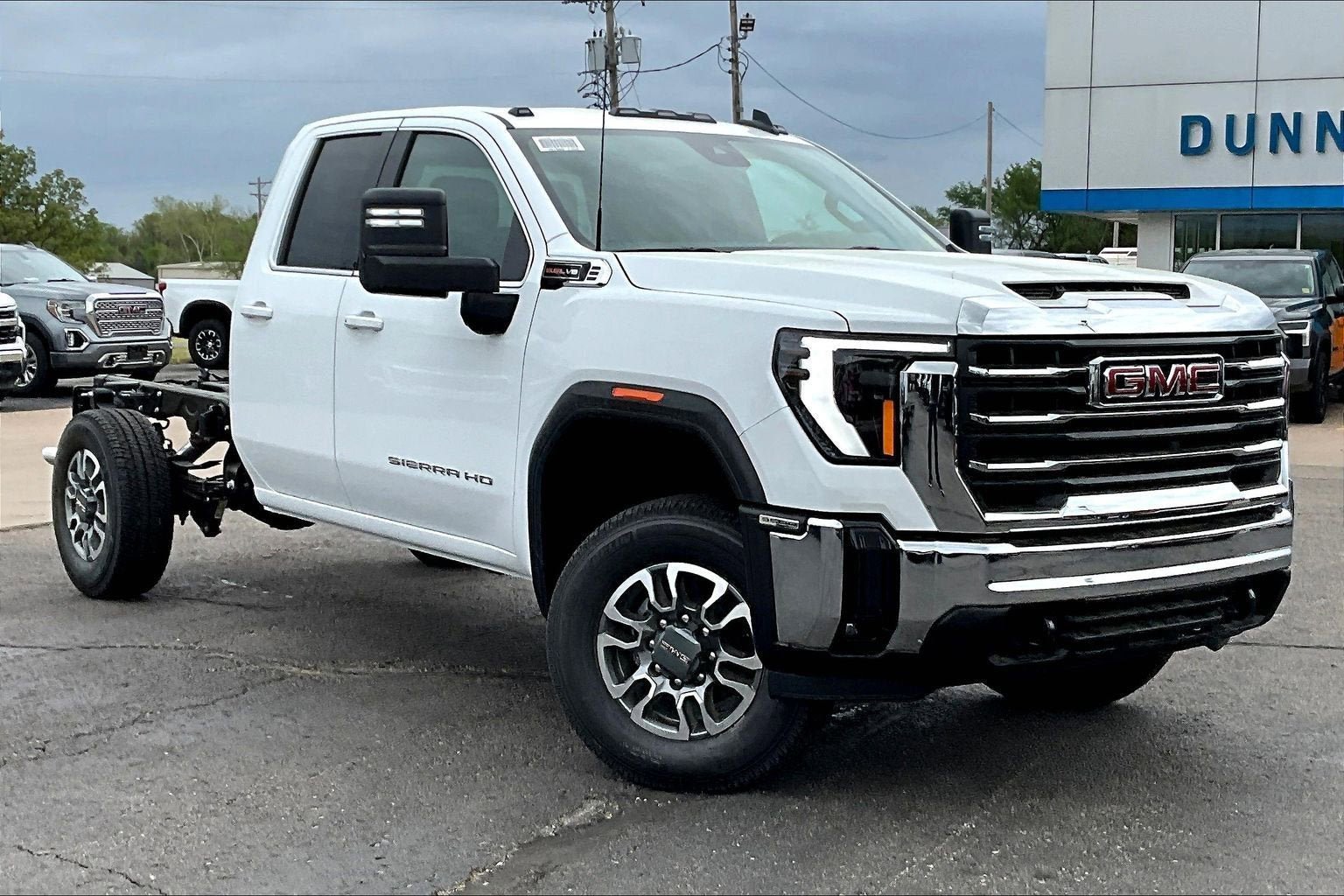 New 2026 GMC Sierra 3500 SLE w/ SLE Convenience Package AWD/4WD image 2