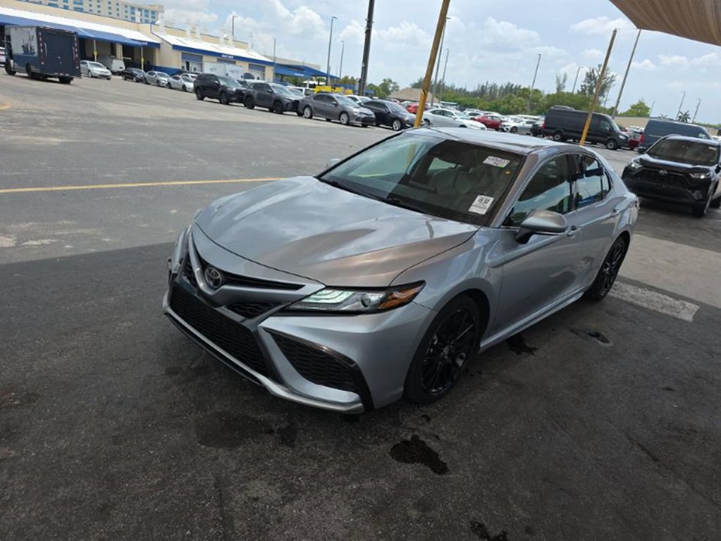 Used 2024 Toyota Camry XSE FWD image 2