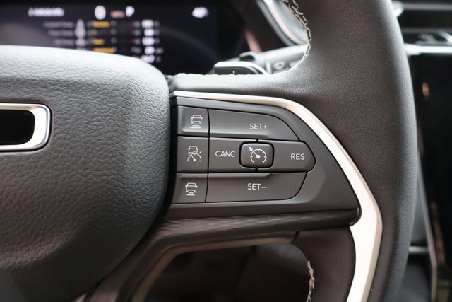 New 2025 Jeep Grand Cherokee Altitude image 14