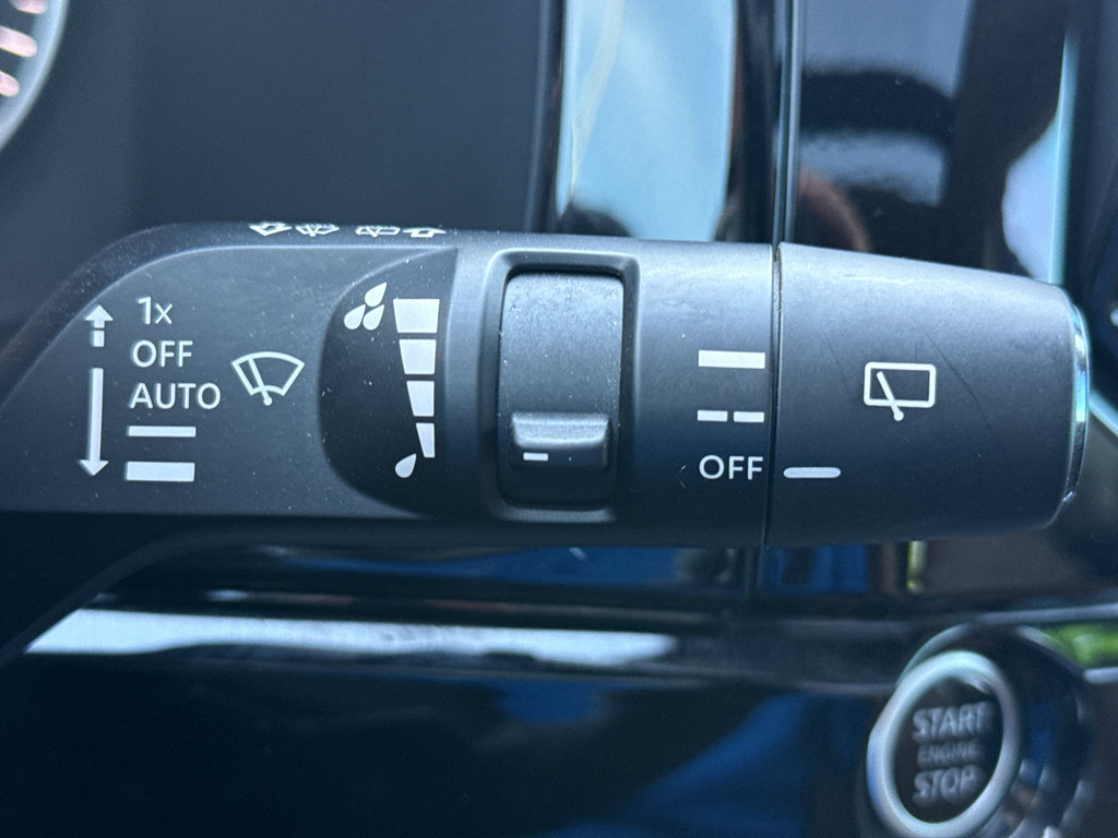 Used 2023 Nissan Pathfinder Platinum w/ Black Appearance Package FWD image 20