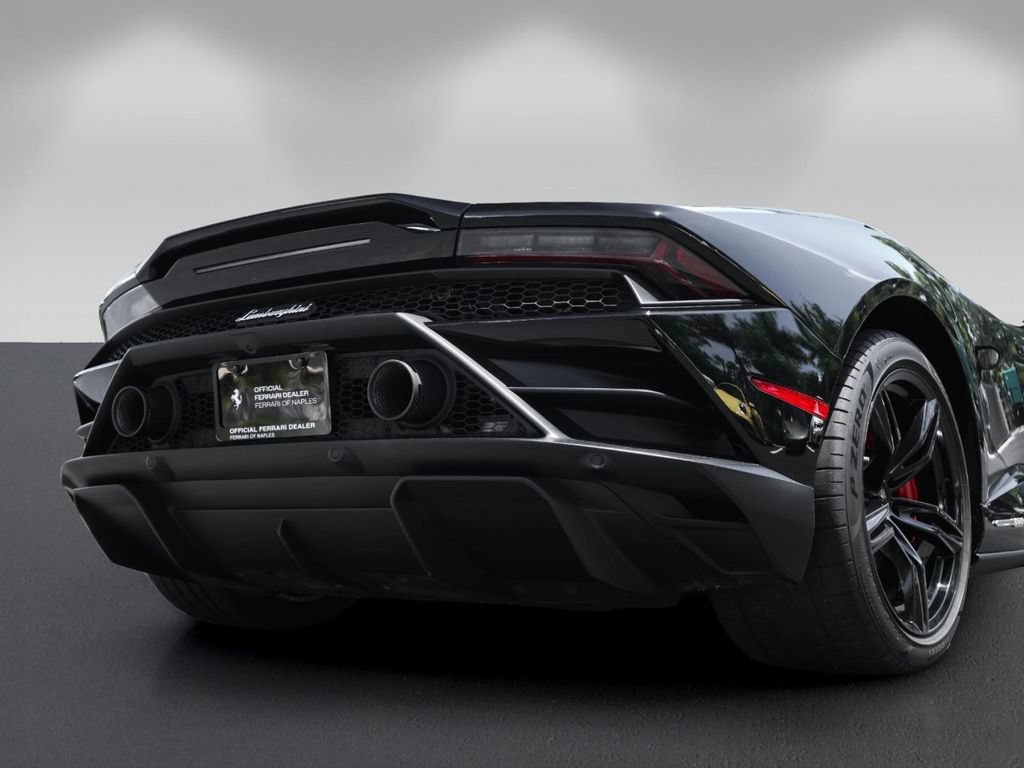 Used 2020 Lamborghini Huracan EVO RWD image 20
