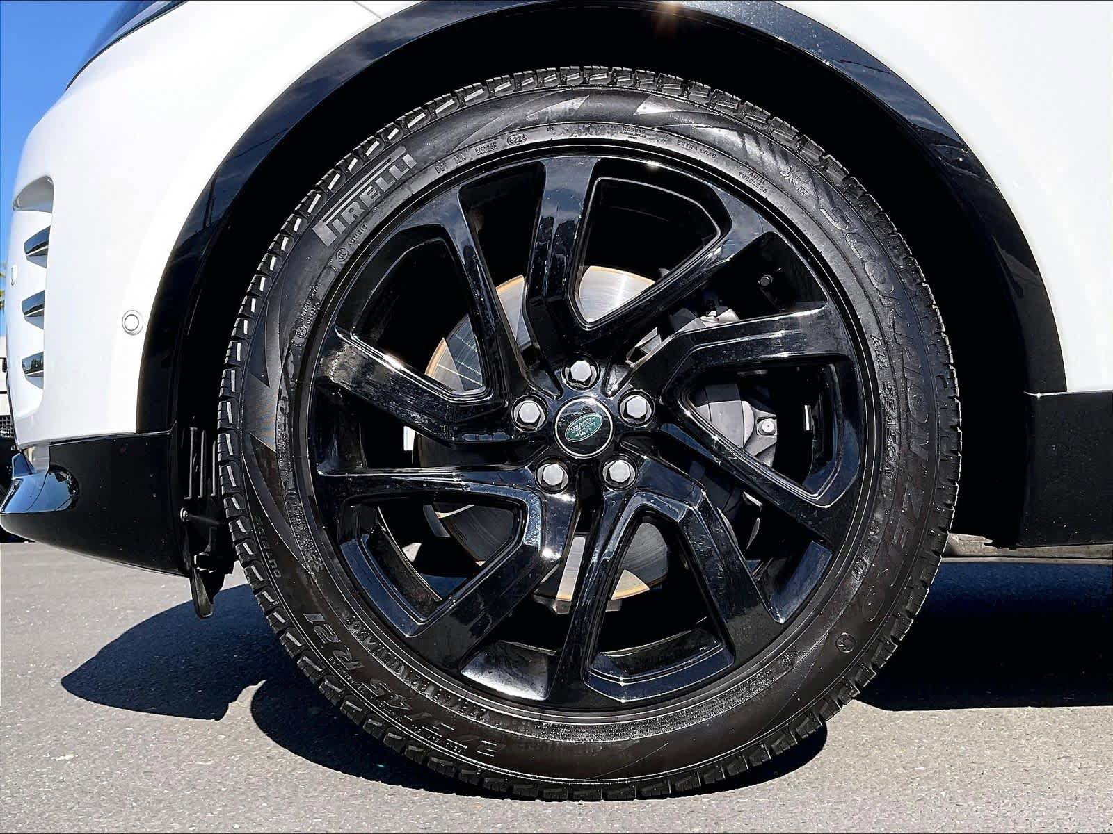 Used 2025 Land Rover Discovery Dynamic SE AWD/4WD image 12