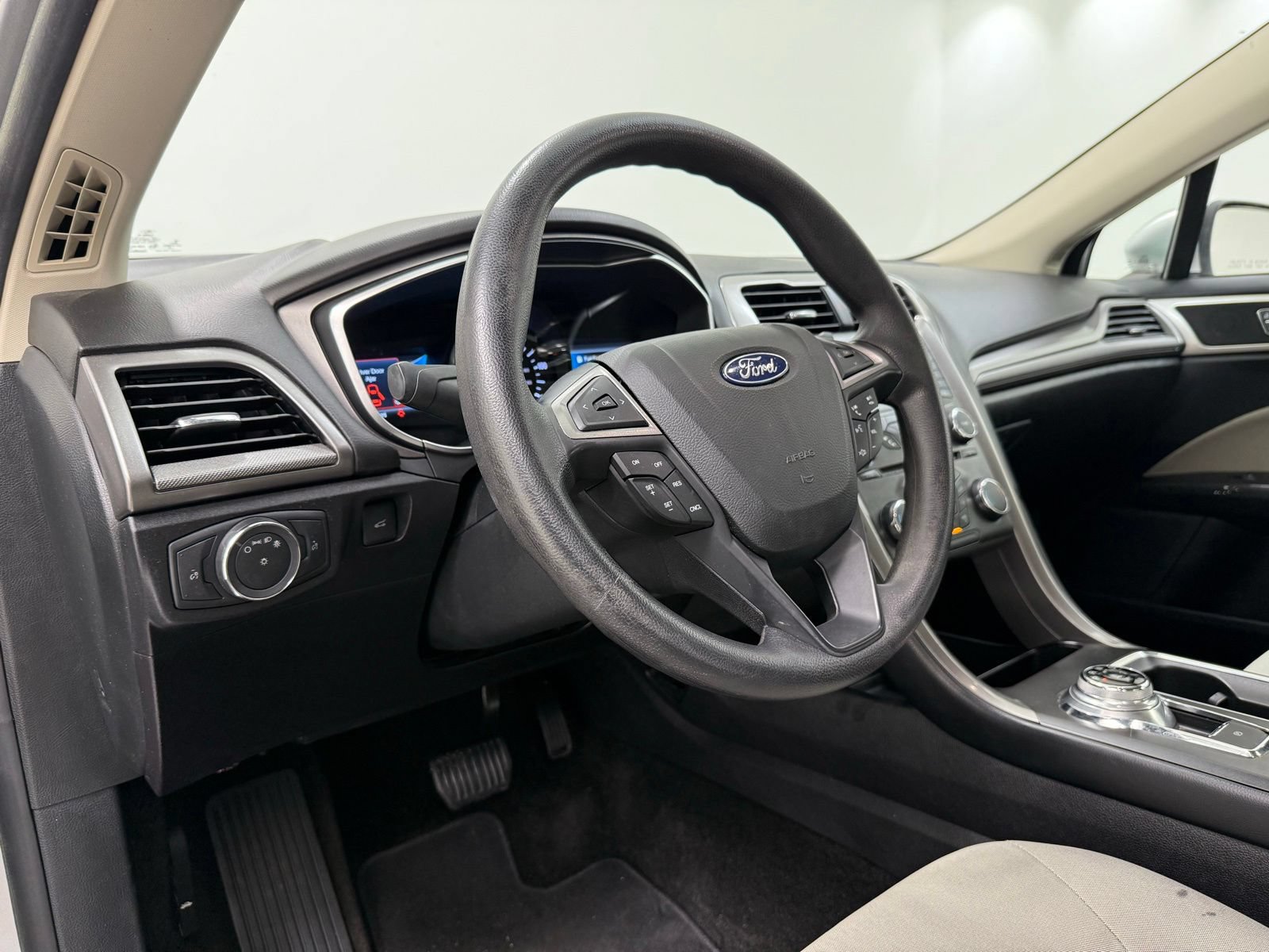 Used 2018 Ford Fusion S FWD image 15