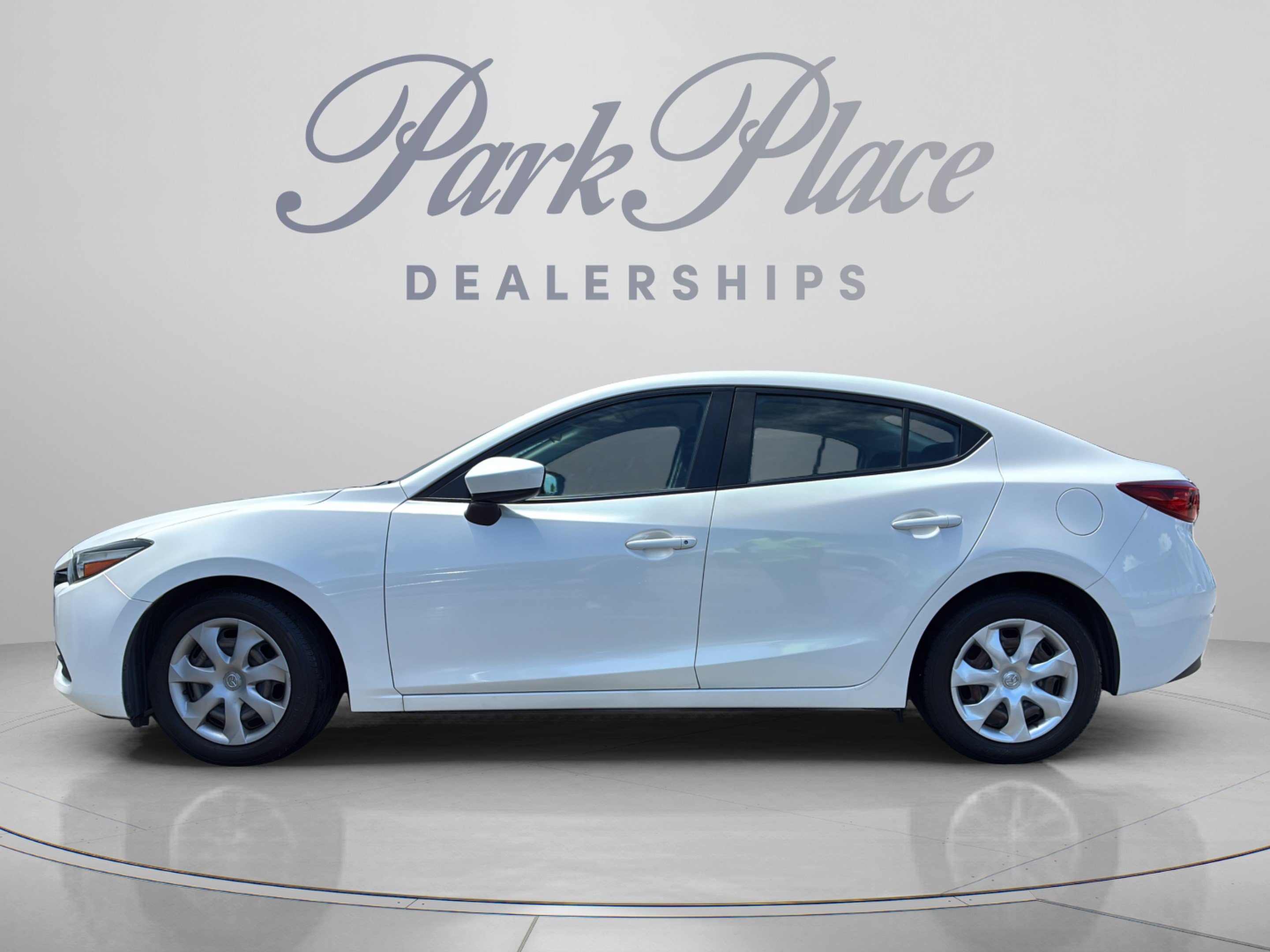 Used 2017 MAZDA MAZDA3 Sport FWD image 2