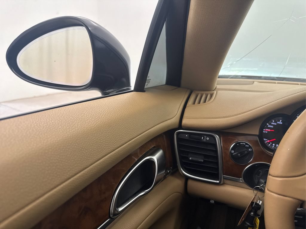 Used 2012 Porsche Panamera 4 image 33