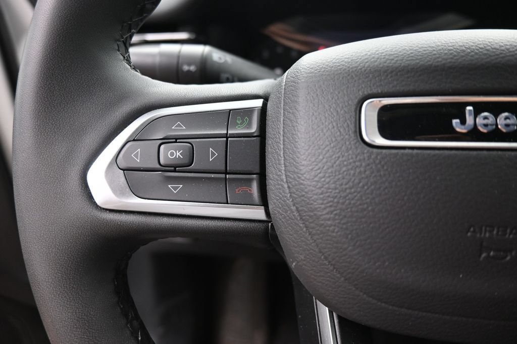 Used 2025 Jeep Compass Limited AWD/4WD image 25