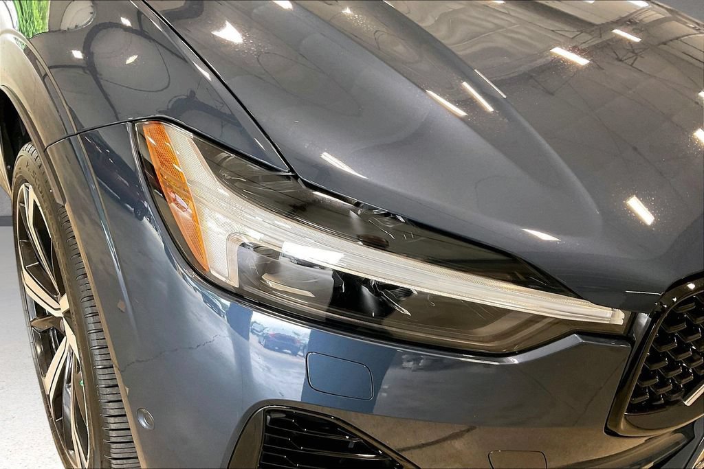 Certified 2024 Volvo XC60 T8 Ultimate w/ Protection Package Premier AWD/4WD image 33