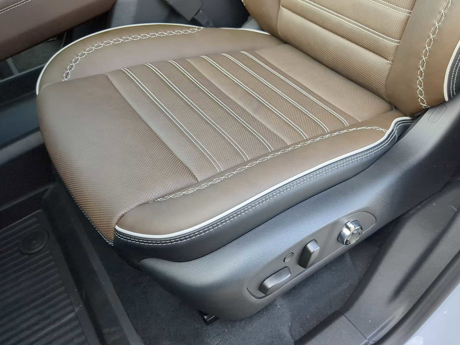 New 2026 GMC Acadia Denali Ultimate w/ LPO, Floor Liner Package image 13