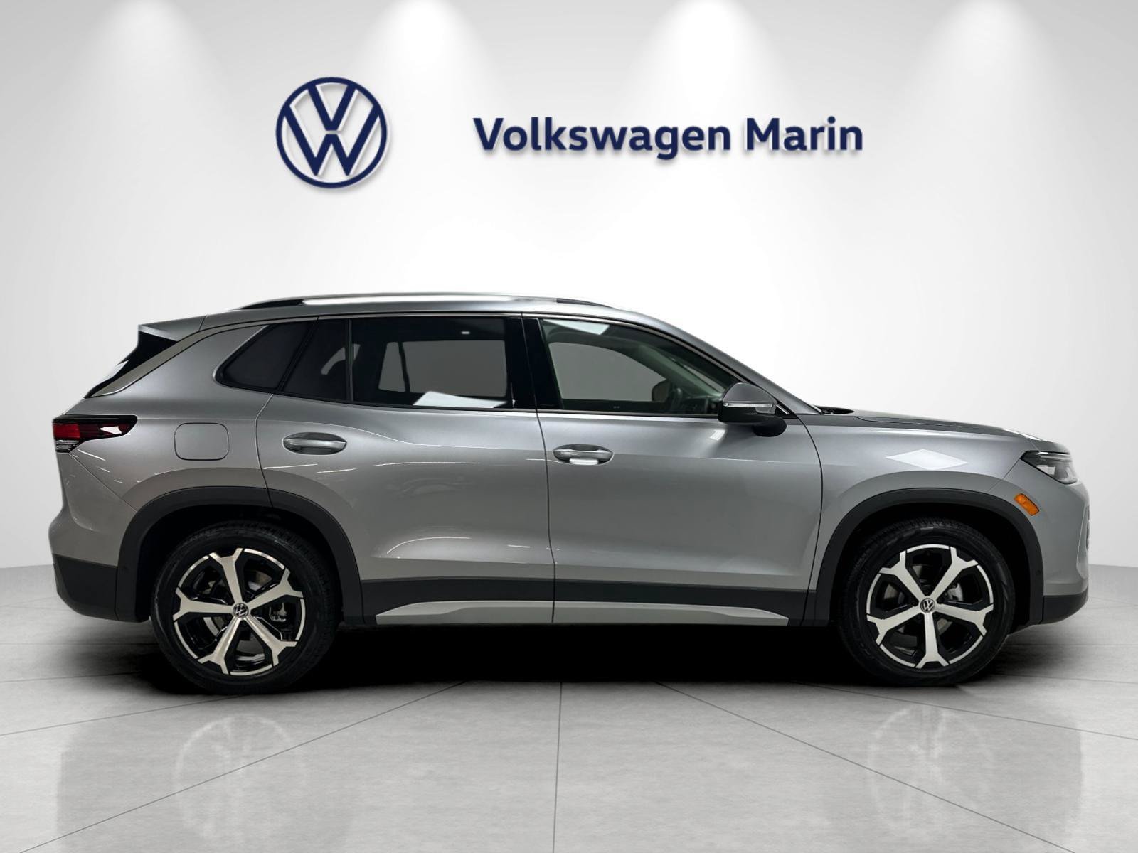 New 2026 Volkswagen Tiguan SE FWD image 6