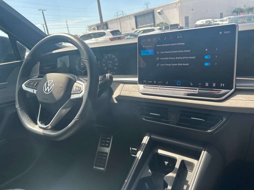 Certified 2025 Volkswagen Tiguan SE R-Line AWD/4WD image 41
