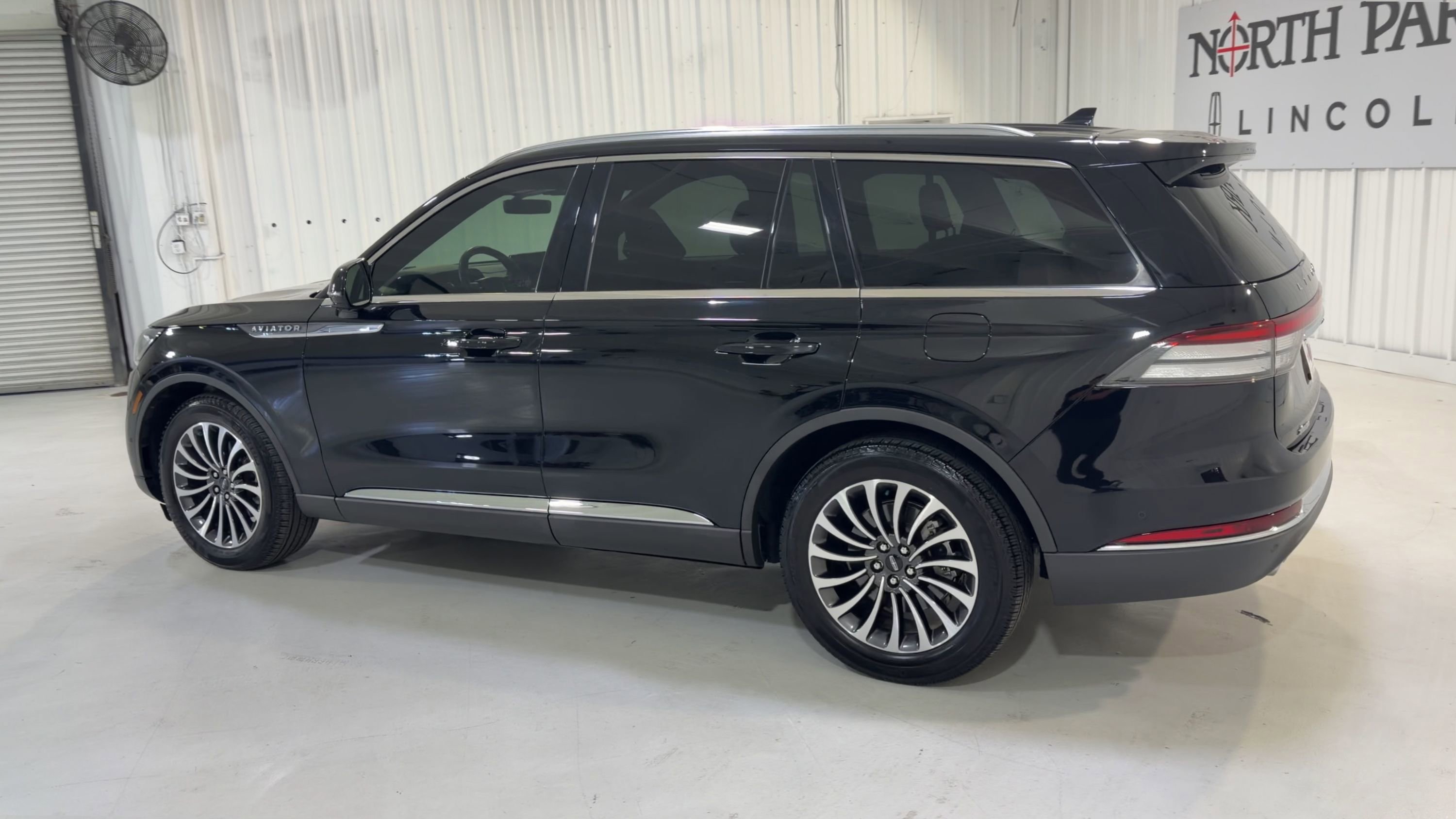 Used 2023 Lincoln Aviator Reserve w/ Elements Package Plus image 7