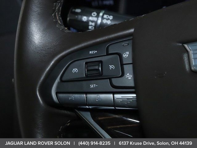 Used 2022 Cadillac Escalade Premium Luxury w/ Performance Package AWD/4WD image 22