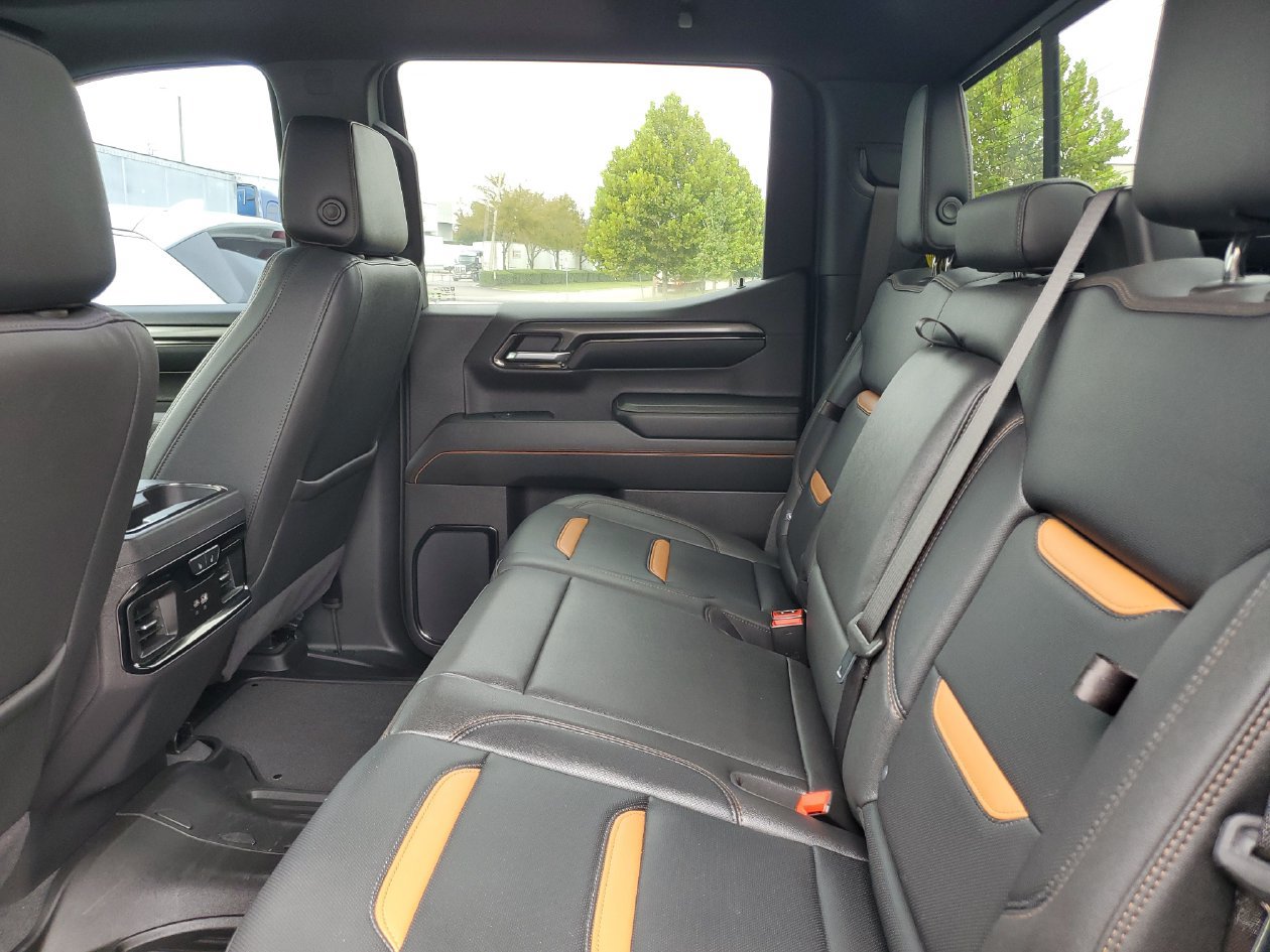 Used 2024 GMC Sierra 1500 AT4 w/ Technology Package AWD/4WD image 11